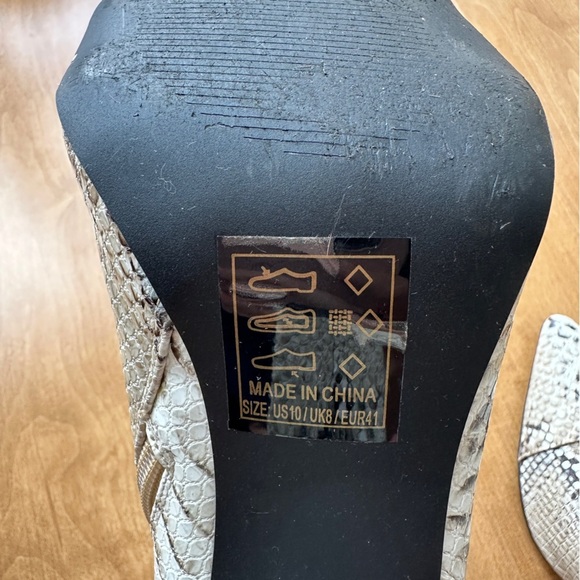 Qupid Snakeskin Heeled Pointed Toe Ankle Booties, Size 10 - Picture 13 of 14